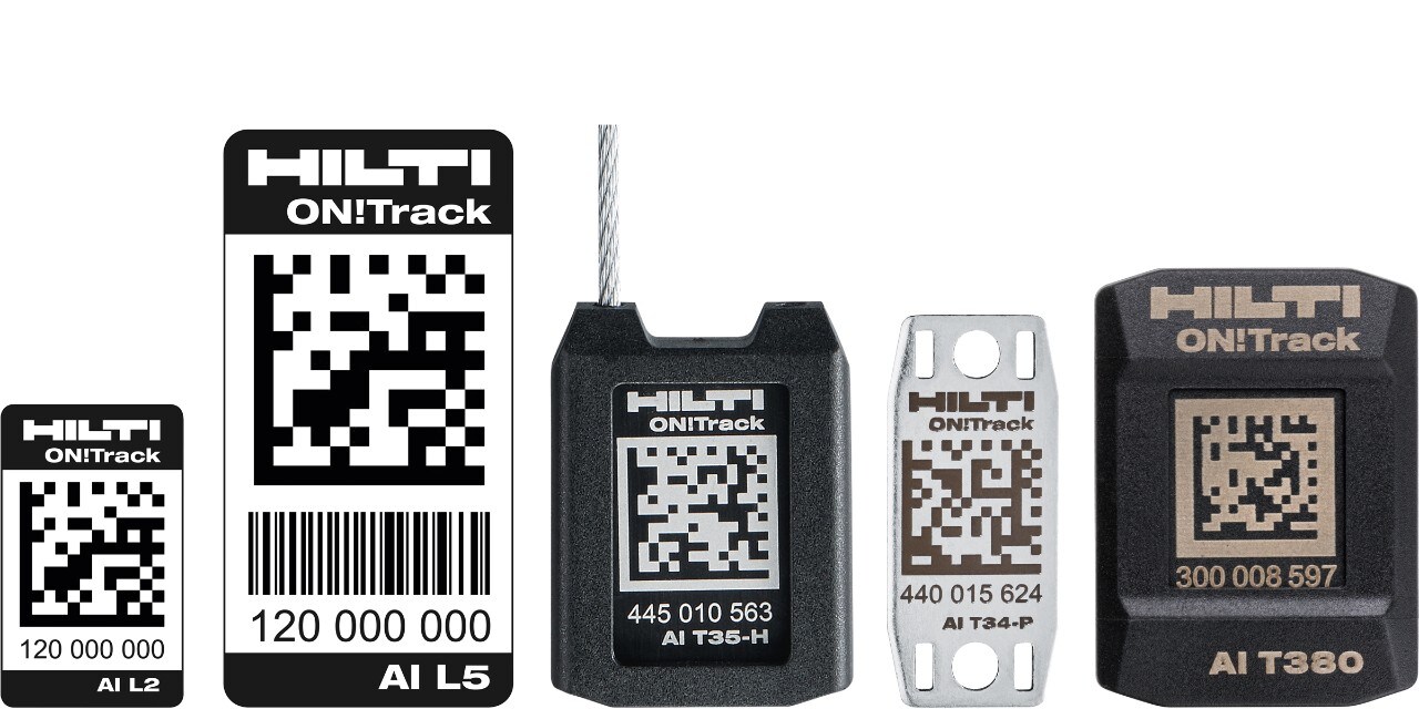 Jedes Ihrer Betriebsmittel erhält ein Barcode Etikett oder einen Bluetooth Tag mit einer ID-Nummer, um es eindeutig identifizieren zu können. Zur Verwaltung Ihrer Geräte und Maschinen nutzen Sie dann einfach unsere cloudbasierte Software.