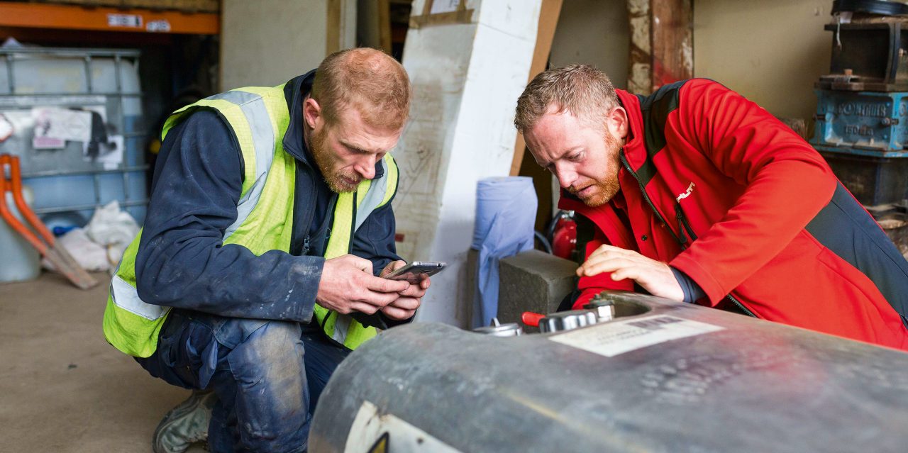 Service and first-class support: our specialists help you every step of the way by working with you to tailor the system to your needs, tag your assets, load your data and train your people.